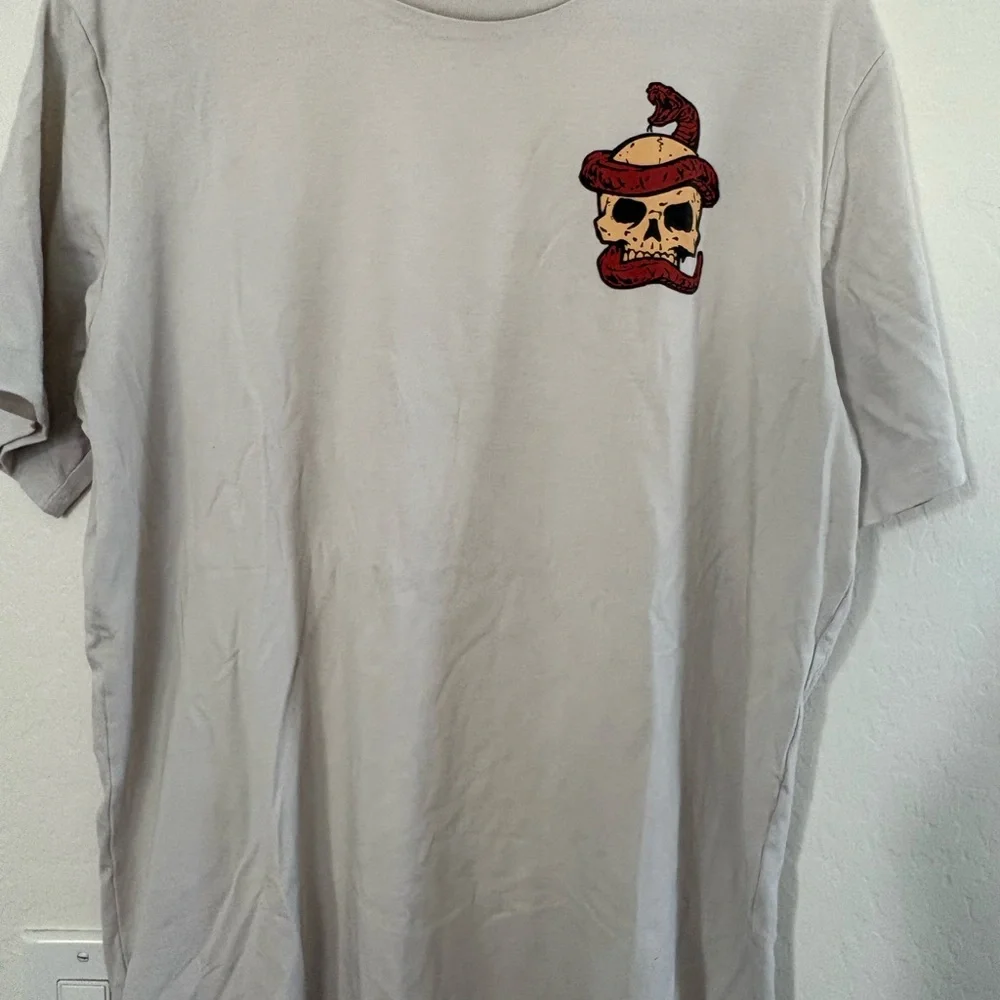 Under Armour Light Gray Skull Graphic T-Shirt - Picture 1 of 5